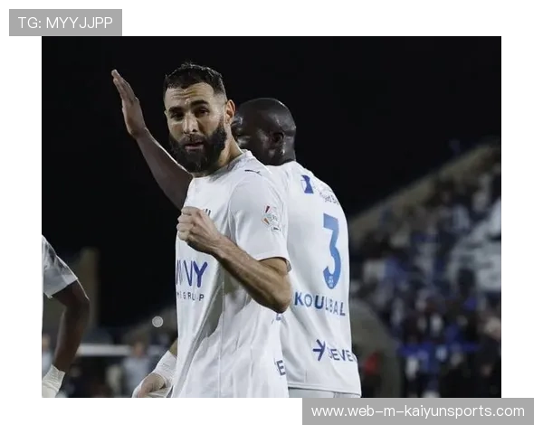 本泽马沙特新月首战火力全开，球队迎来首胜